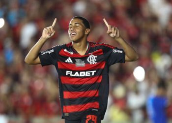 Flamengo renova com promessa Joshua e aposta em futuro com raízes na base