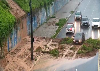 João Pessoa amanhece com chuva e está sob alerta de alagamentos e deslizamentos