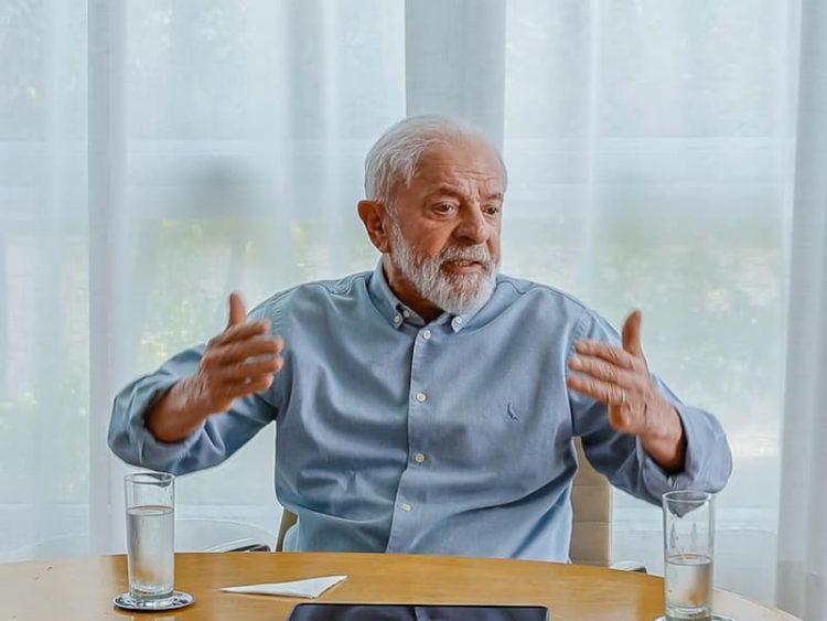 Lula entrega obra na Paraíba e declara apoio à candidatura de João Azevêdo ao Senado