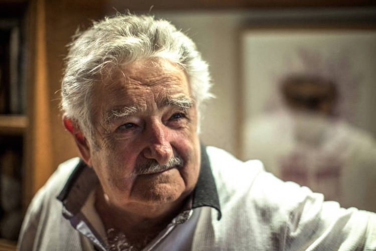 Velório de José Mujica é estendido para a despedida de Lula: homenagem a um ícone da política latino-americana