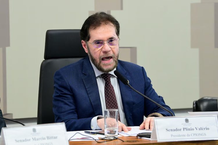 Senador ataca, ministra se retira: o desrespeito de Plínio Valério e a resposta de Marina Silva