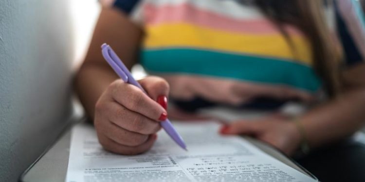 Prefeitura do Sertão da Paraíba abre concurso com vagas temporárias e salários de mais de R$ 9 mil