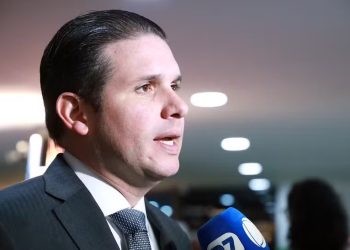 Projeto que amplia isenção do IR para até R$ 5 mil precisa ser aprovado até setembro, diz Hugo Motta