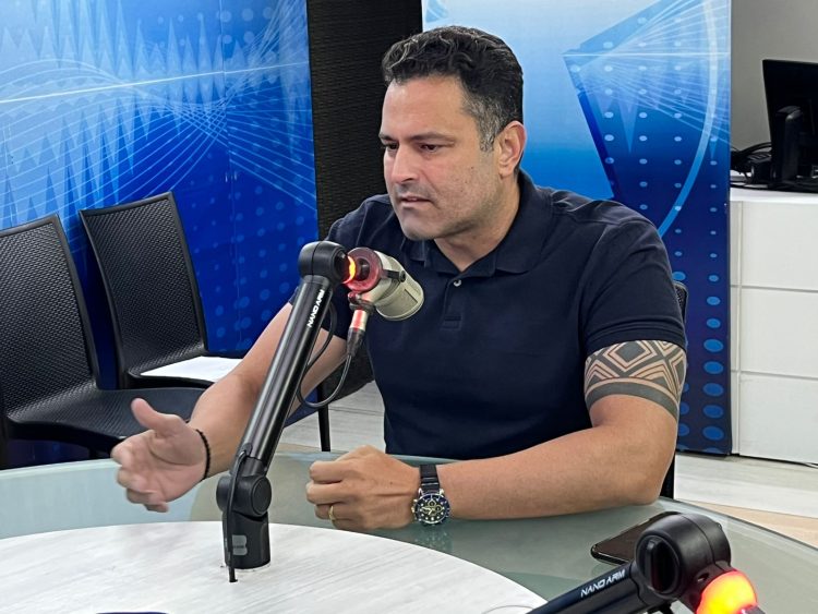 Secretário nega pré-candidatura de Cícero ao Governo e diz que visitas são para mostrar gestão