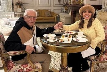 Carlos Alberto de Nóbrega comemora sete anos de casamento em Gramado ao lado da esposa Renata Domingues