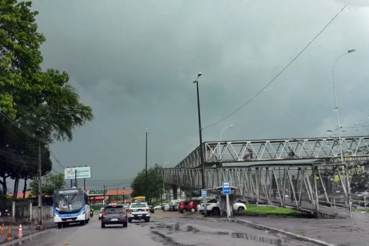 Quase 100 cidades da Paraíba estão em alerta de chuvas com riscos de alagamentos e deslizamentos