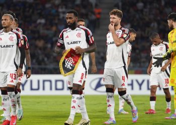 Tentativa de assalto a jogadores do Flamengo reacende debate sobre segurança e limites nas redes sociais