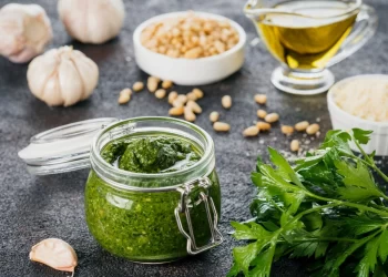 🧄 Molho Pesto Fácil em 5 Minutos