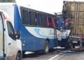 Acidente entre ônibus e caminhão deixa uma pessoa morta na BR-230, na Grande JP