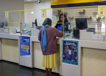 Aposentados recorrem aos Correios para contestar descontos suspeitos nos benefícios