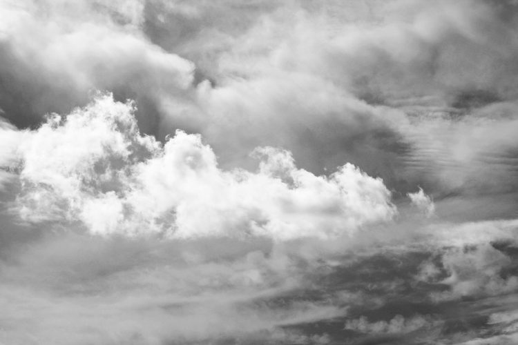 ☁️ Paraíba de guarda-chuva: céu cinza, chuva miúda e um alerta amarelo no ar