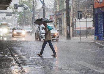 Chuvas fortes e ventos de até 60 km/h devem atingir mais de 40 cidades da Paraíba