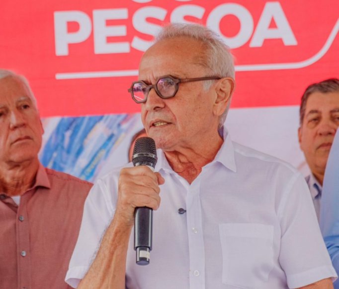 Cícero Lucena responde Romero e diz que cavalo também pode vencer touro em eleição