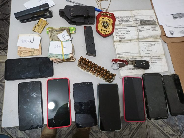 Cinco pessoas são presas por envolvimento em assassinatos e tráfico durante operação policial na Paraíba