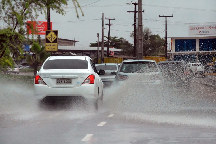 Com chuvas intensas, João Pessoa enfrenta alagamentos e imóveis interditados pela Defesa Civil