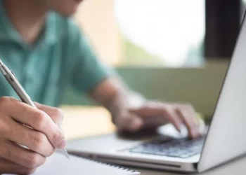 Curso de espanhol gratuito abre 40 vagas para jovens em Campina Grande