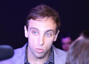 Justiça condena humorista Léo Lins a mais de oito anos de prisão por discurso discriminatório em show