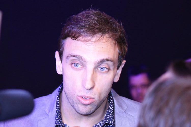 Justiça condena humorista Léo Lins a mais de oito anos de prisão por discurso discriminatório em show