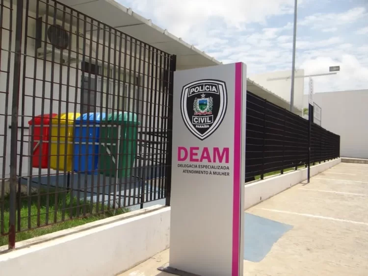 Mulher é resgatada de cárcere privado com sinais de agressão em João Pessoa