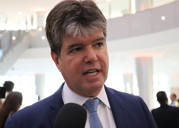 Oposição na Paraíba deve anunciar candidato até novembro, diz Ruy Carneiro