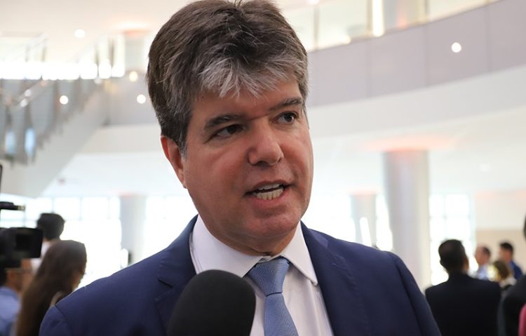 Oposição na Paraíba deve anunciar candidato até novembro, diz Ruy Carneiro