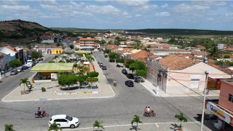 Prefeitura de Pocinhos abre 80 vagas em seleção com salários de até R$ 2,8 mil