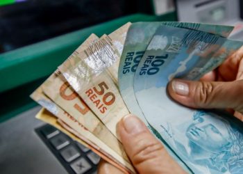 Primeira parcela do 13º salário é paga hoje a servidores do estado da Paraíba