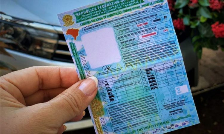 Projeto de lei prevê exame toxicológico para 1ª habilitação e gratuidade de CNH para pessoas de baixa renda