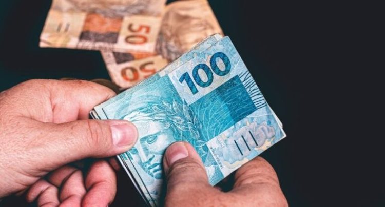 Servidores federais terão reajuste de até 69% e novos cargos são criados