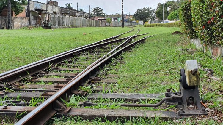 Menino de 8 anos é atropelado por trem em João Pessoa e segue em observação no Trauma