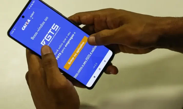 Trabalhadores nascidos até junho recebem pagamento especial do FGTS nesta quarta