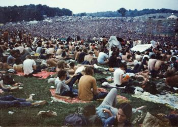 Da lama à luta: o efeito Woodstock na era dos algoritmos