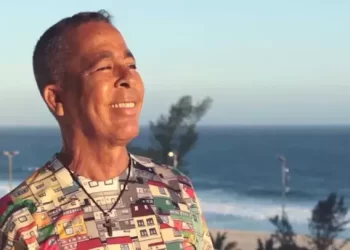 Hyldon revisita trajetória musical em documentário que celebra 50 anos de “Na rua, na chuva, na fazenda”