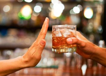 Escolher a sobriedade ainda é um ato de resistência e solidão