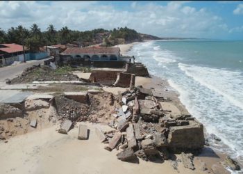 Costa à Deriva: enquanto o mar avança, o Estado rema em círculos