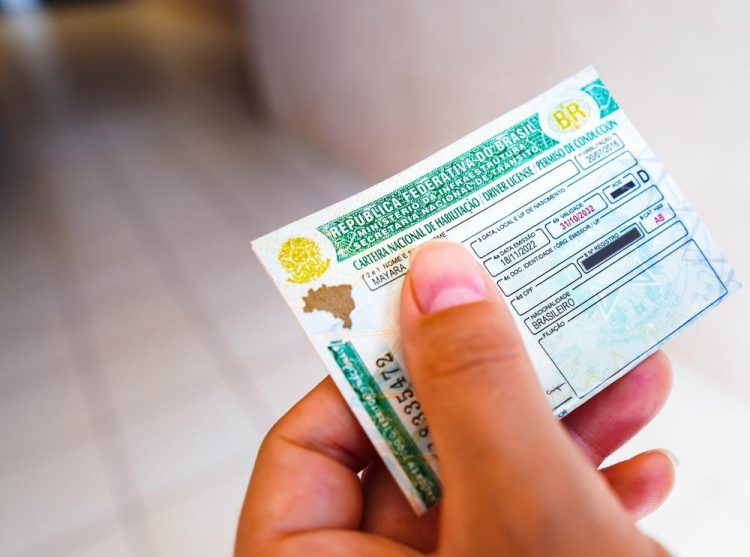 CNH mais acessível: governo quer dispensar autoescola e cortar custos