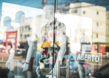 Marcas viram porto seguro em tempos incertos — mas será que aguentam o peso da confiança pública?