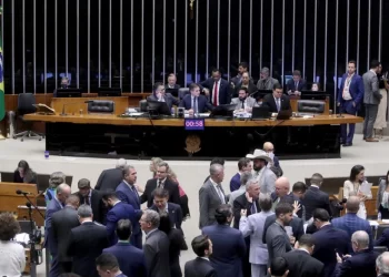 Câmara dos Deputados foca na votação de projeto que beneficia quem ganha até R$ 5 mil