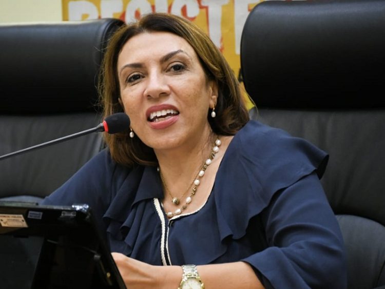 Cida Ramos deve assumir presidência do PT na Paraíba com maioria dos votos