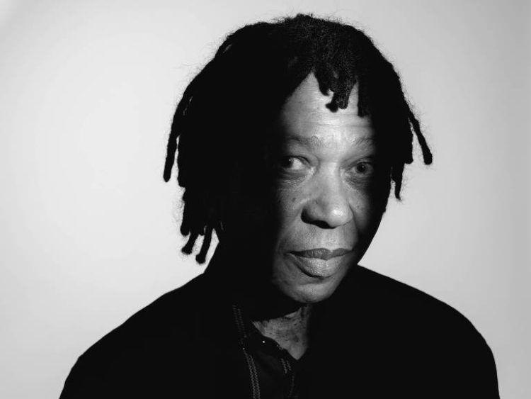 Djavan ganha tributo de vozes da nova geração enquanto prepara álbum inédito