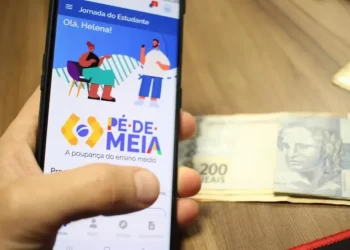 Estudantes recebem nova parcela de R$ 200 do programa Pé-de-Meia