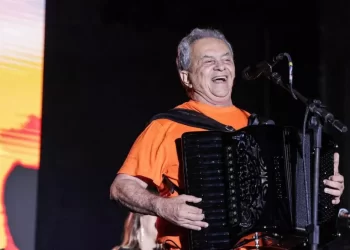 Flávio José será a grande atração do Festival da Galinha de Capoeira 2025, em Patos