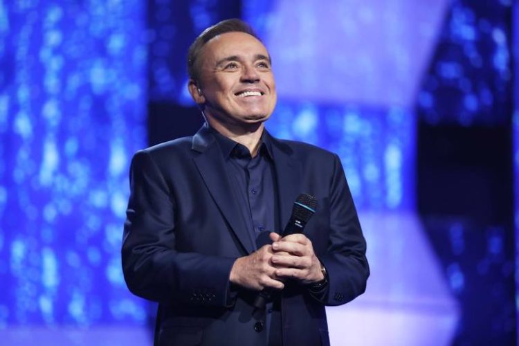 Banheira do Gugu reaparece no Ratinho e divide opiniões com banho de nostalgia e polêmica