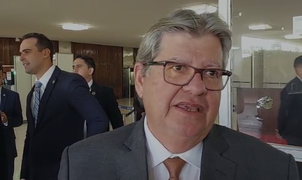 João Azevêdo reage a críticas da oposição e minimiza movimentações políticas para 2026