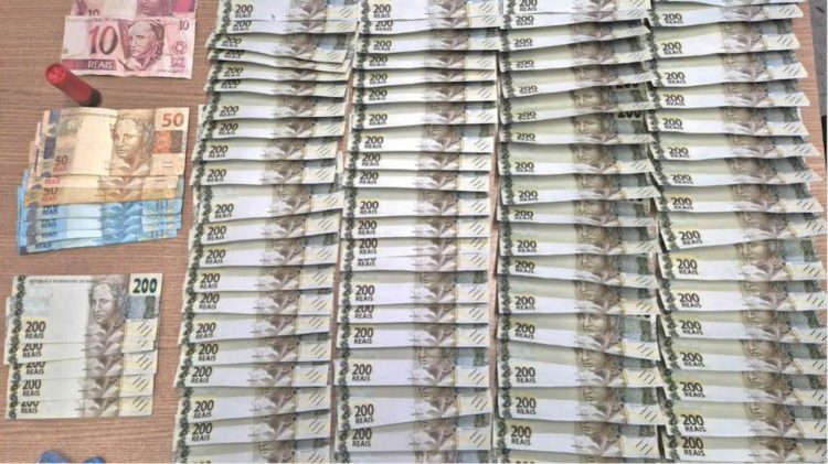 Jovem é preso com mais de R$ 18 mil em dinheiro falso, em Campina Grande