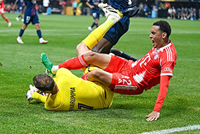 No futebol, tropeços doem — e não só na tabela