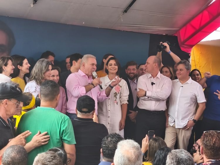 Michelle Bolsonaro recebe título de cidadã pessoense e articula candidatura de Efraim Filho ao governo da Paraíba