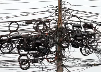 MPF abre inquérito para apurar remoção de cabos em postes de João Pessoa