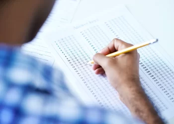 Prefeitura paraibana anuncia concurso público com mais de 700 vagas e salários de R$ 17 mil