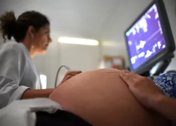 Senado aprova novas leis que ampliam proteção e saúde para mulheres no Brasil